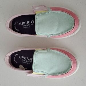 Size 7 girl toddler Sperry shoe slip on. Brand new!